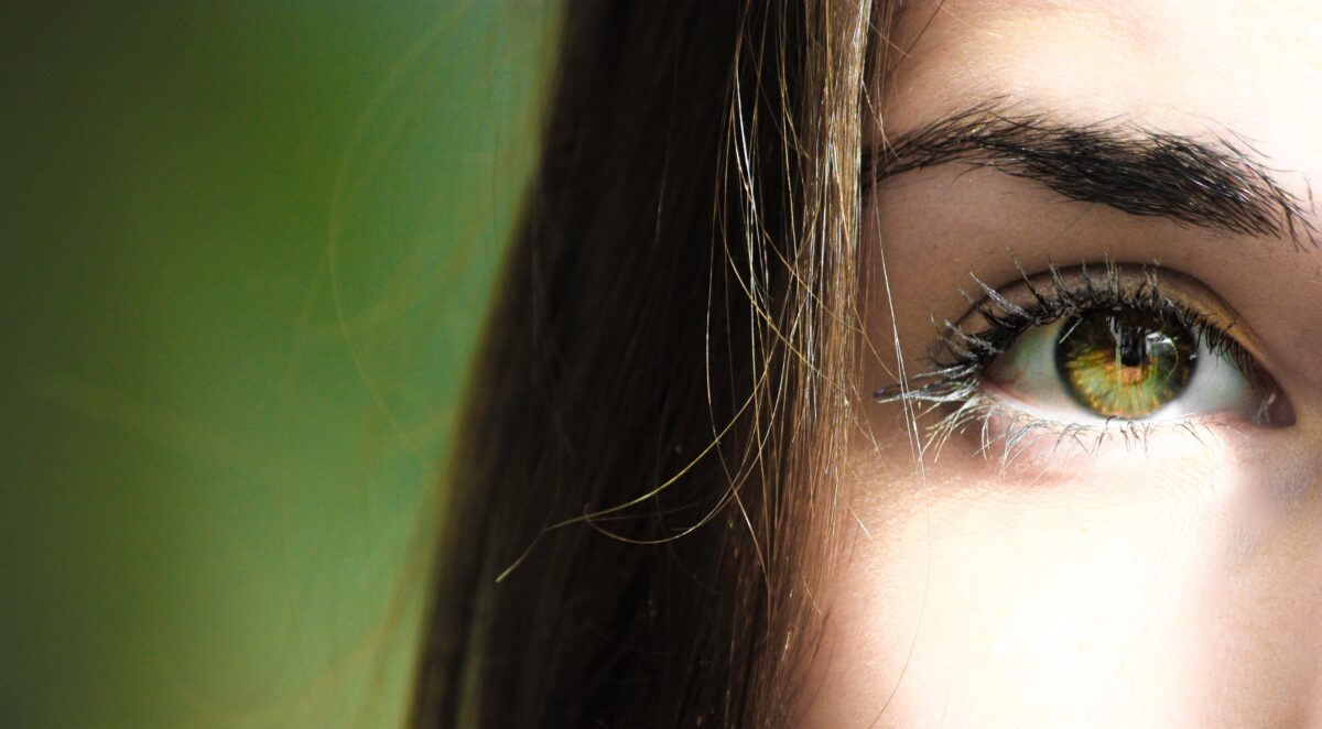 EYE-FLOATERS-1200x662.jpg